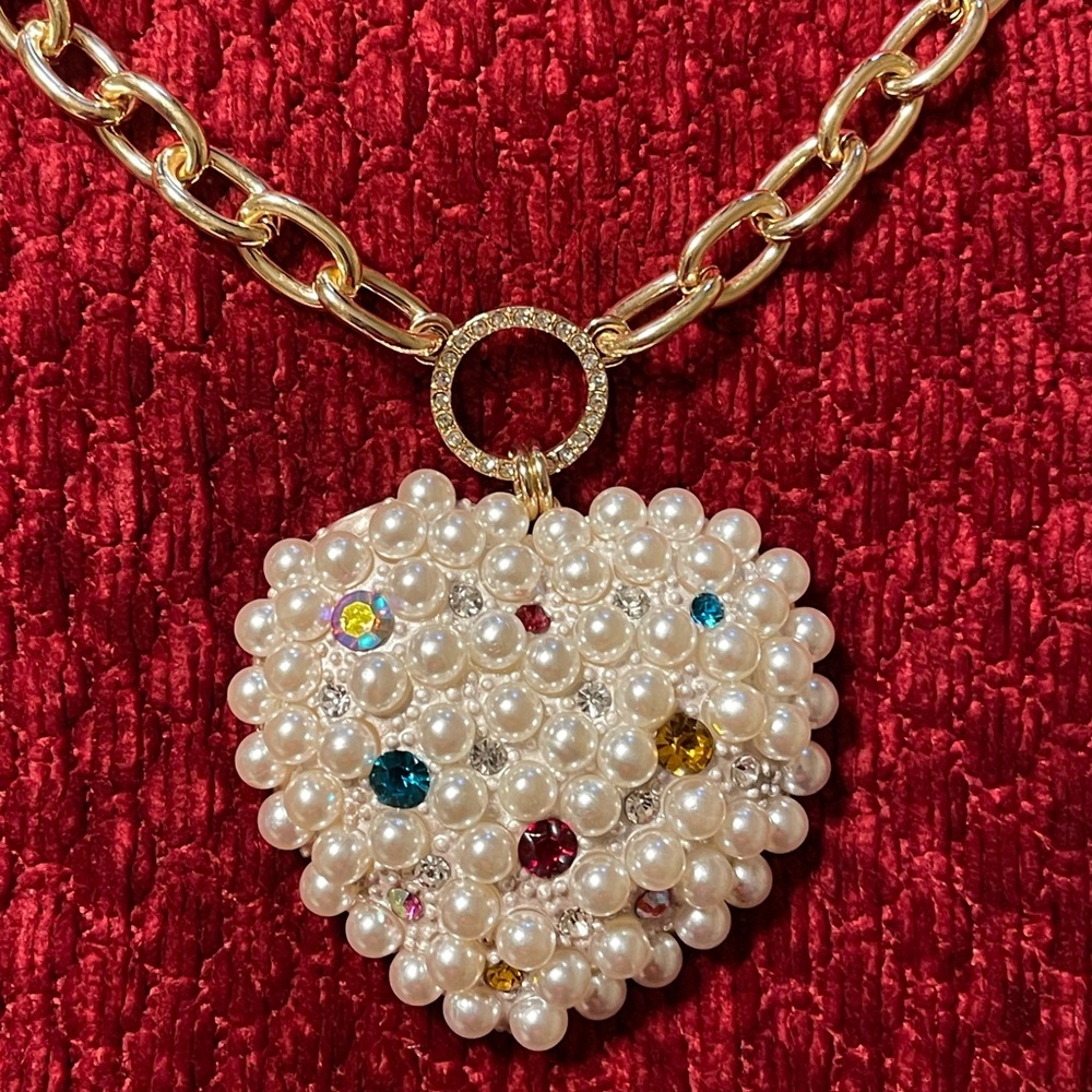 Betsey Johnson Pearl Heart 🤍 Pendant